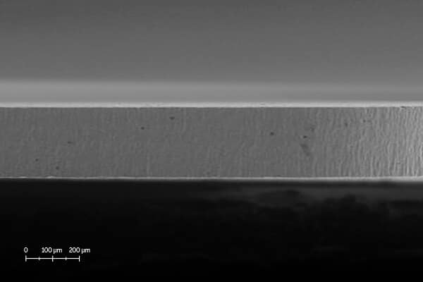 REM Aufnahme der Schnittkantenqualität UKP Lasermikroschneiden