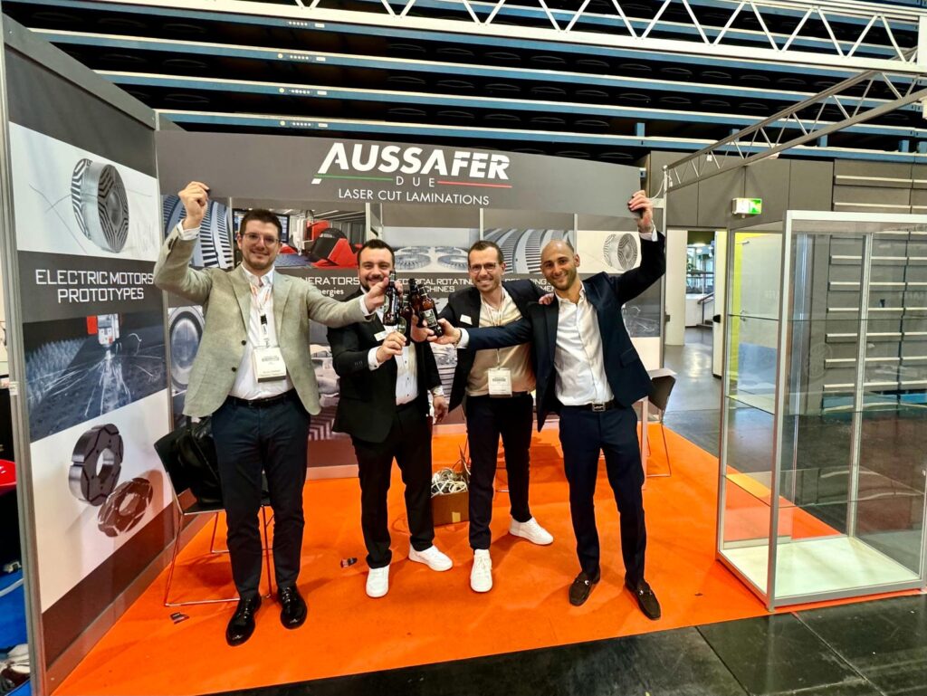 Das Foto zeigt von links nach rechts Alex De Checco von Aussafer, Patrick Baisch und Alexander Renz von HAILTEC und Giacomo Citossi von Aussafer, aufgenommen am 21.03.2024 auf der Messe Coiltech