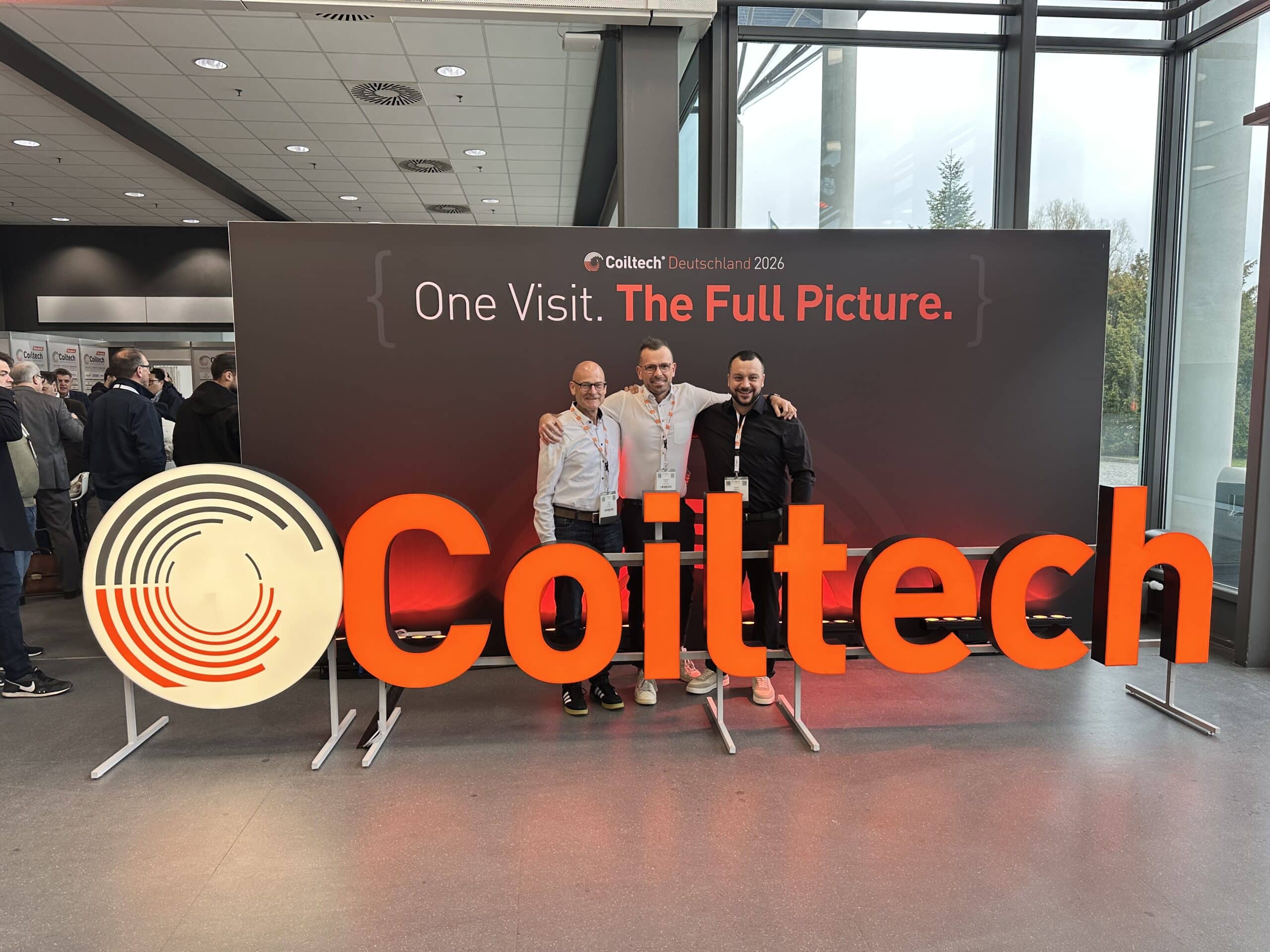 Messeteam von HAILTEC und Aussafer vor Coiltech-Logo